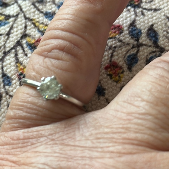 .5 of carat real natural diamond in 14K white gold size 7 - Picture 2 of 6